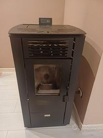 Stufa a pellet EQUATION Hella 7 kW Pari al nuovo