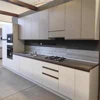 Cucina lineare adattabile fine serie - nuova!