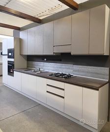Cucina lineare adattabile fine serie - nuova!