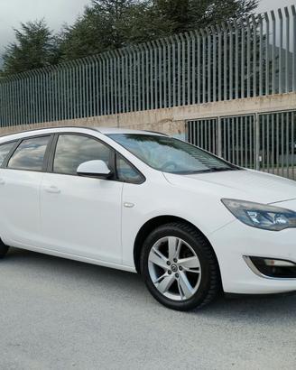Opel Astra Sport Tourer 1.7 CDTI - 110 CV - 81 KW.