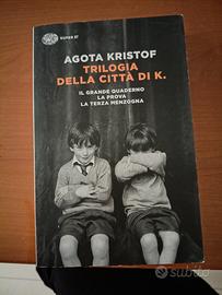 libro NUOVO trilogia della città di k 