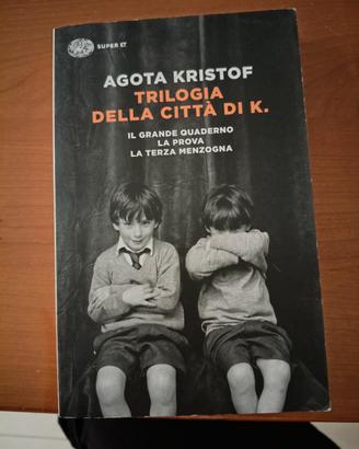 libro NUOVO trilogia della città di k 