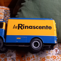 Modellino Camion "la Rinascente"
