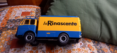 Modellino Camion "la Rinascente"