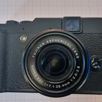 Fujifilm X10 Black con custodia originale in pelle