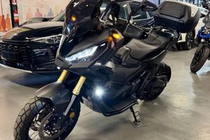 HONDA X-ADV 750 Triple Black