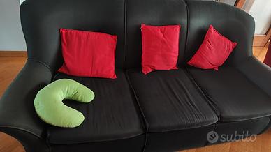 divano tre posti più due poltrone 