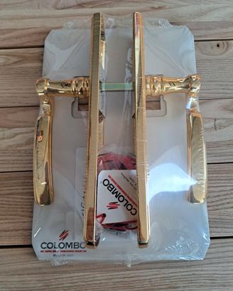 maniglie finitura in orozecchino.