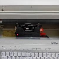 Macchina da scrivere Brother