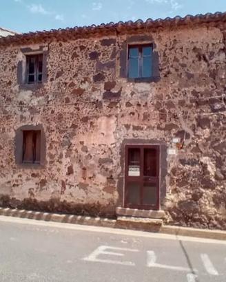 Narbolia casa singola tipica da ristrutturare