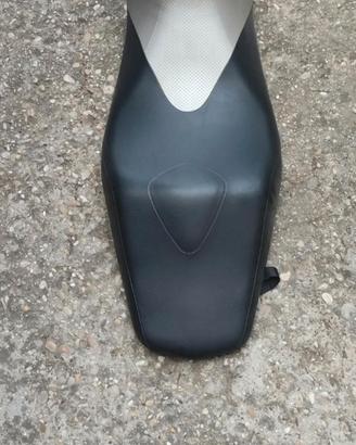 sella Suzuki GSR 600