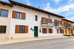 Villa di 120 m² con 5 locali e box auto a Montaldo