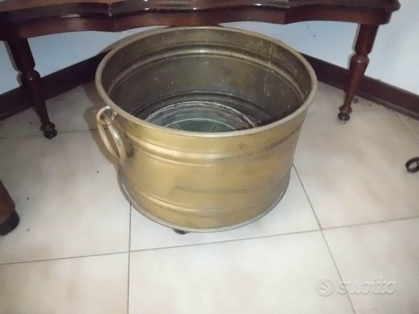 Portafiori in piedi moderno in metallo dorato da 70 cm