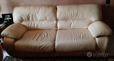 coppia divani in pelle 3 più 2 posti 