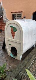 Botte in cemento per vino.