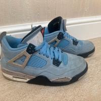 Jordan 4 Retro blu universitario