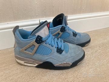 Jordan 4 Retro blu universitario
