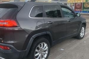 Jeep cherokee NON TRATTABILE