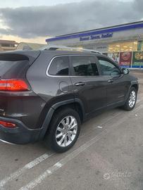 Jeep cherokee NON TRATTABILE