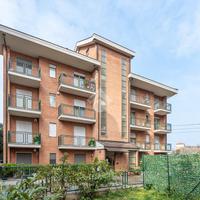 4 LOCALI A VENARIA REALE