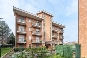 4 LOCALI A VENARIA REALE