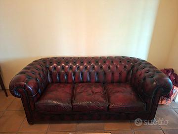 Divano 3 posti e 2 poltrone Chesterfield originale