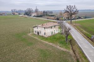 RUSTICO CON TERRENO IN CAMPAGNA