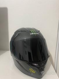 Casco integrale nero Monster in Fibra di carbonio.