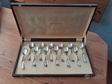 Servizio di 12 cucchiaini argento 800