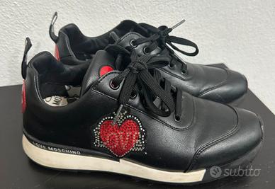 Sneakers Love Moschino