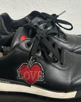 Sneakers Love Moschino