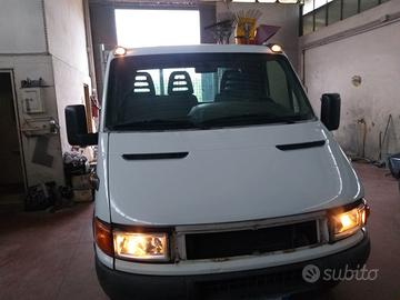 Escavatore e furgone