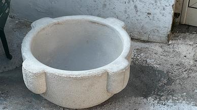 Fioriera stile mortaio in cemento