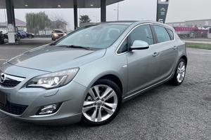 Opel Astra 1.6 Turbo 180CV 5 porte Cosmo S