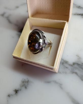 anello con pietra 