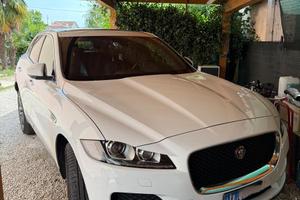 F Pace Portfolio 2019 bianco