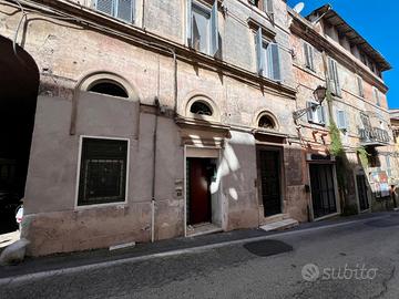 Zagarolo: locale negozio centro paese