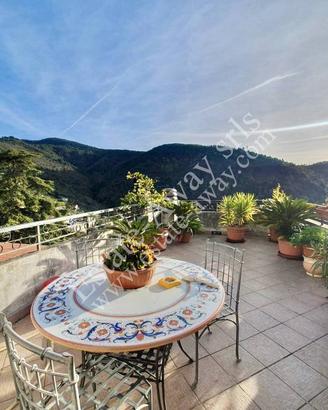 Appartamento di 178 m² con più di 5 locali a Sebor