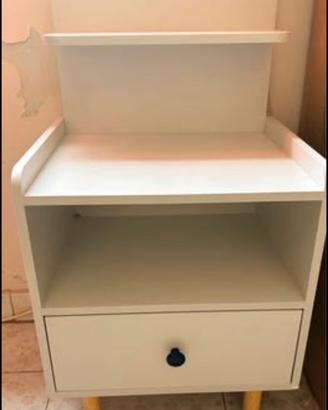 Comodino mobile salvaspazio con cassetto e ripiano