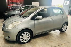 Toyota Yaris 1300 cc 85cv neopatentati