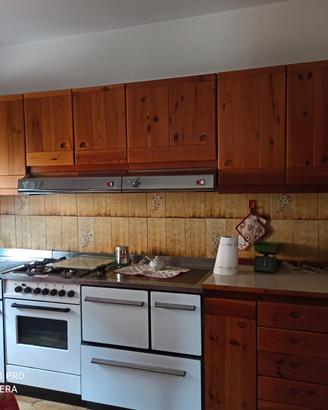 Cucina in legno completa
