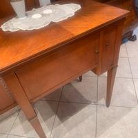 Macchina da cucire con mobile antico