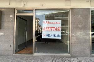 LOCALE COMMERCIALE FRONTE STRADA