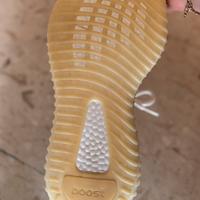 Yeezy zebra clone detagliato