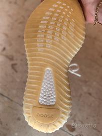 Yeezy zebra clone detagliato