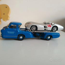 Mercedes Blue Wonder Renntransporter + W196 R 1/43