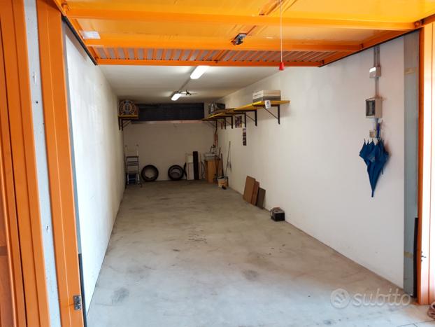 Garage 30 mq Sestri ponente