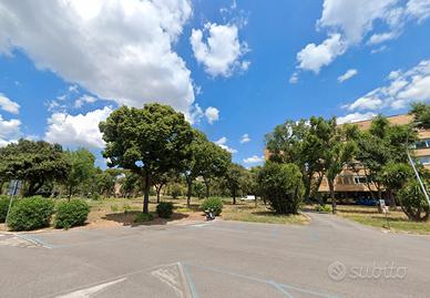 Pomezia bilocale con balcone e p.auto