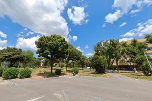 Pomezia bilocale con balcone e p.auto