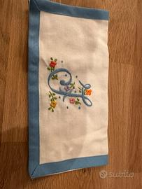 Portamerende/portaposate ricamato